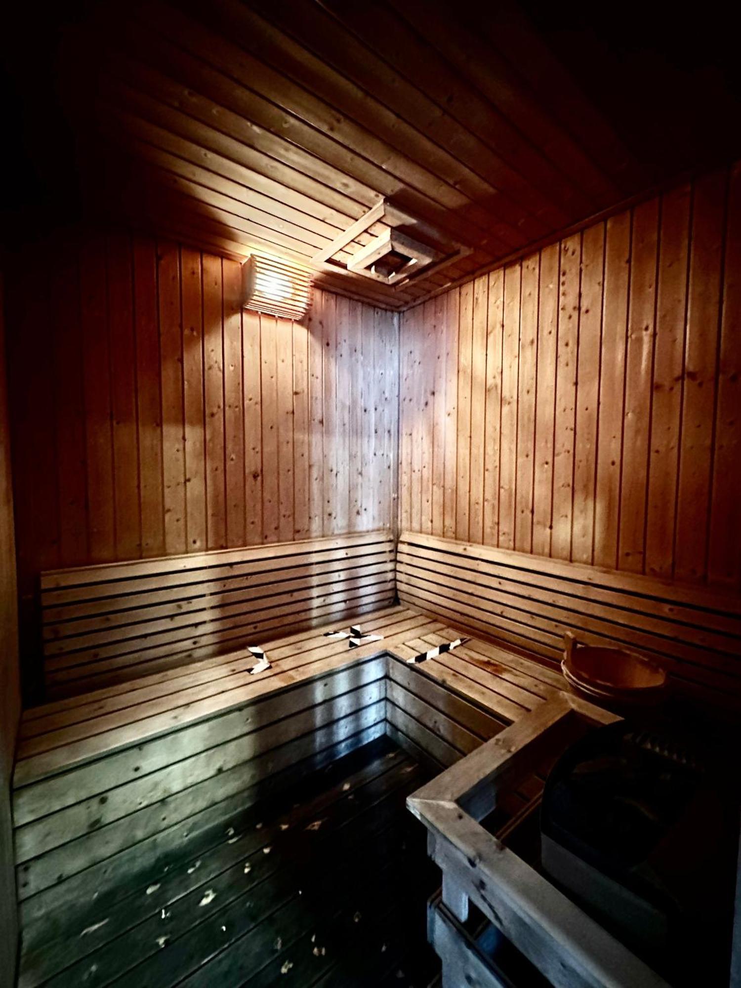 Takuro Homestay ペタリンジャヤ エクステリア 写真